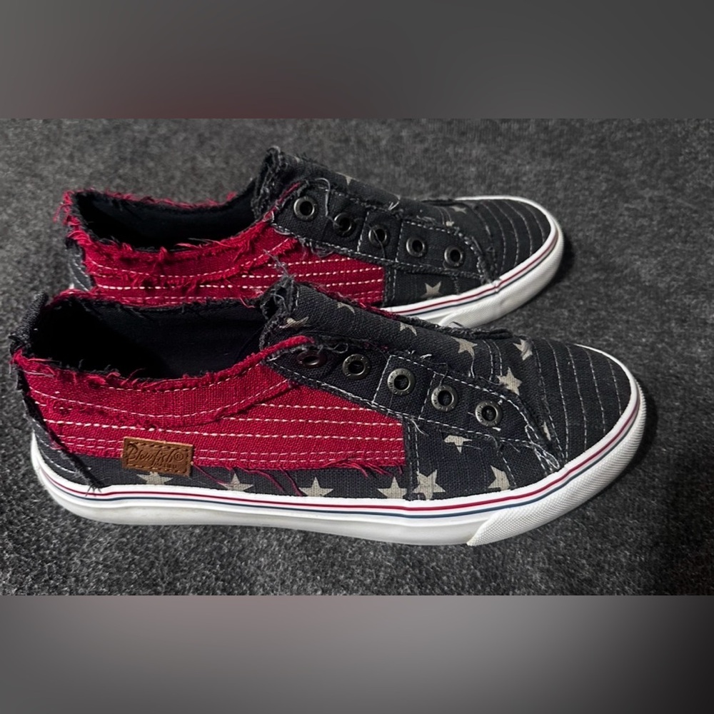 S1087 Blowfish Star Pattern Slip-On Sneakers, Sz 9 - Picture 3 of 7